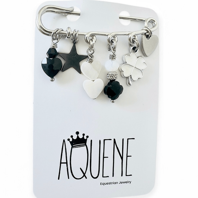 BROCHE tapis de selle argentée et ses 3 CHARMS bonnet 