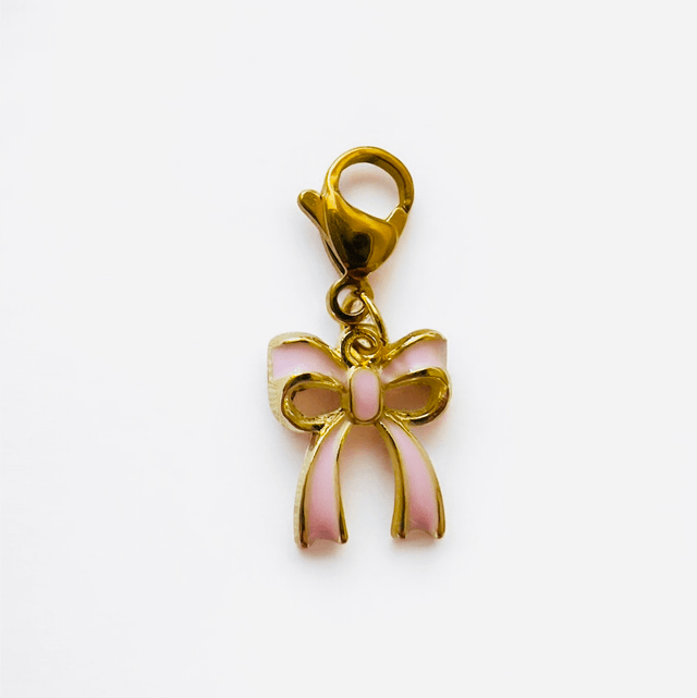 BROCHE tapis de selle dorée et ses 3 CHARMS bonnet 