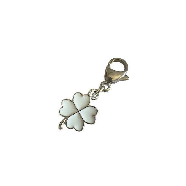BROCHE tapis de selle argentée et ses 3 CHARMS bonnet 