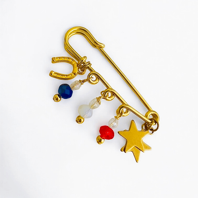 NATION Broche dorée et ses 3 CHARMS bonnet